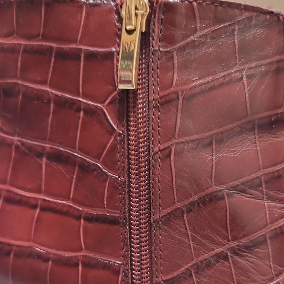 Elegant Brown Croc-Embossed Ankle Boots - Picture 4 of 4